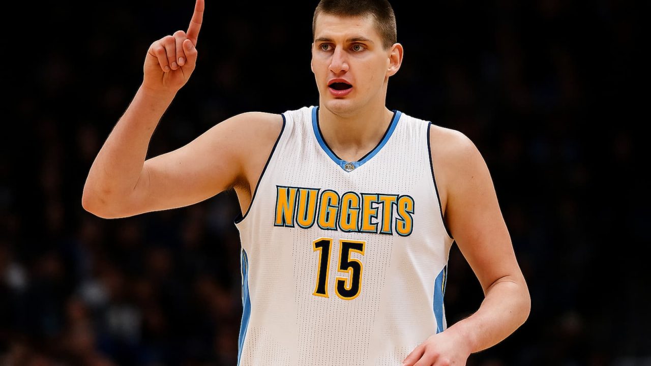 Jokic em 2017 fazendo mais um triplo-duplo na carreira